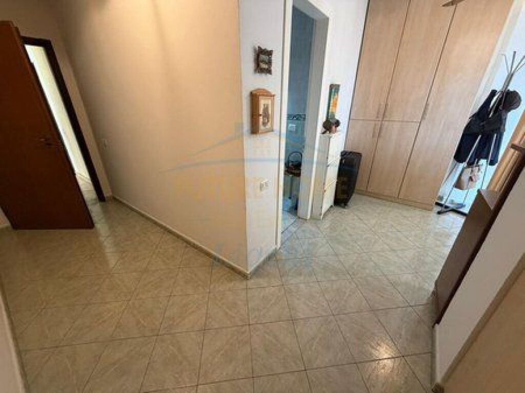 Shitet, Apartament 3+1+2+Verand, Selvia, Tiranë.