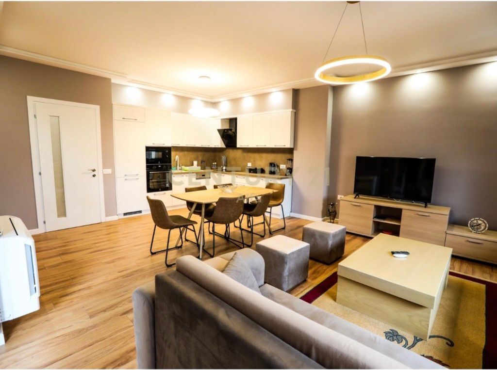 Apartament 2+1+2 me Qira në Zemër të Tiranës – Përballë Toptanit