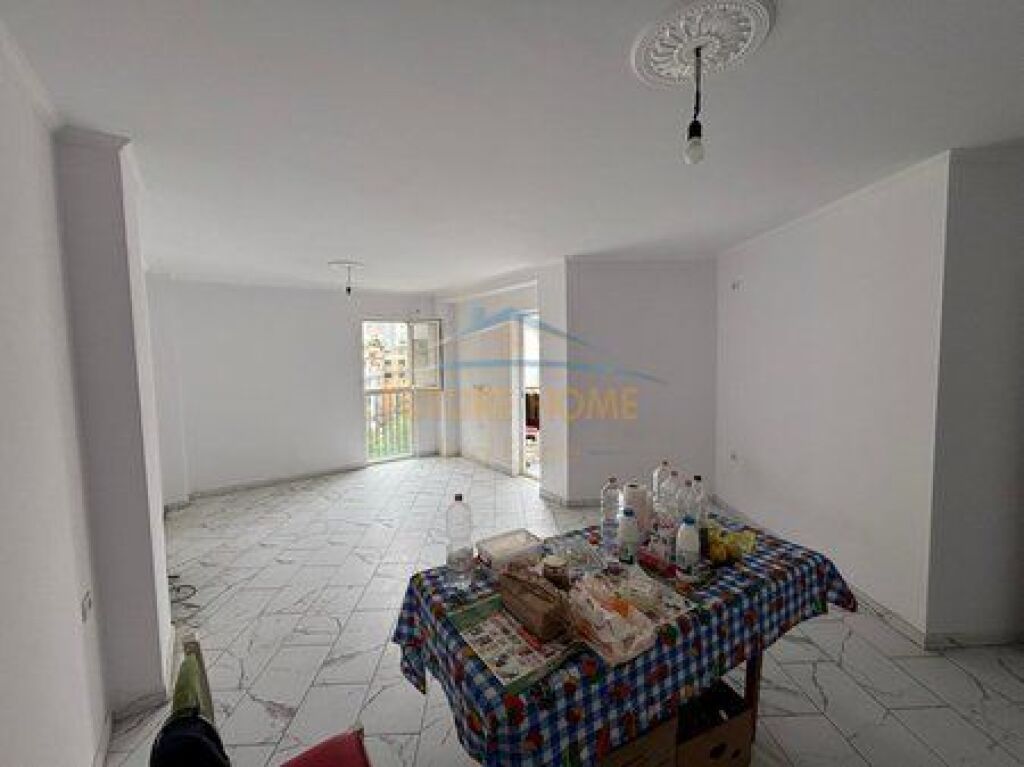 For sale, Apartment 1+1, Mine Peza Street, Tirana.