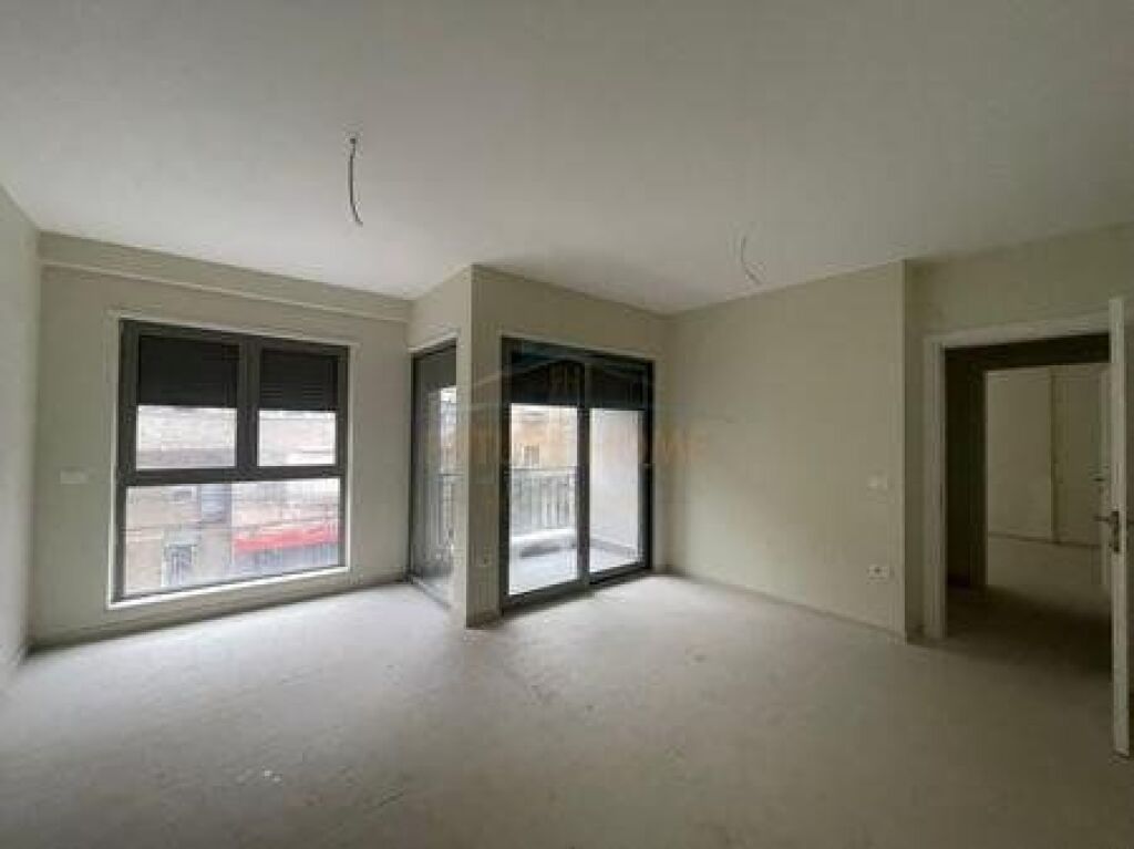 Affitto, Appartamento 1+1, Via Dervish Hekali, Scuola Rossa, Tirana.