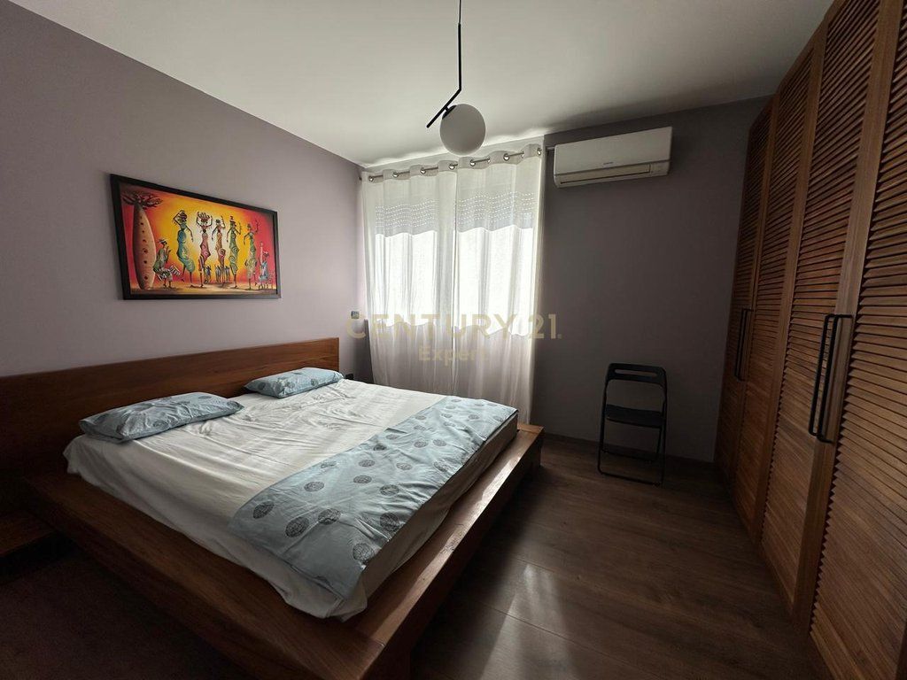 APPARTAMENTO 2+1+2 IN AFFITTO ALLA EX ESPOSIZIONE 1.400 € /Mese 130.000 Lek /Mese