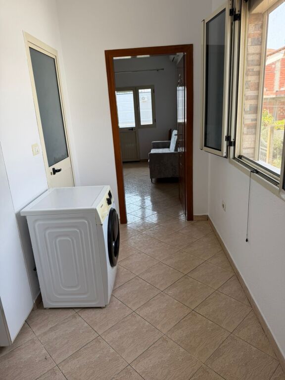 Appartamento Al Secondo Piano Di Una Villa In Affitto vicino a Kryqi i Kuq, Durrës!