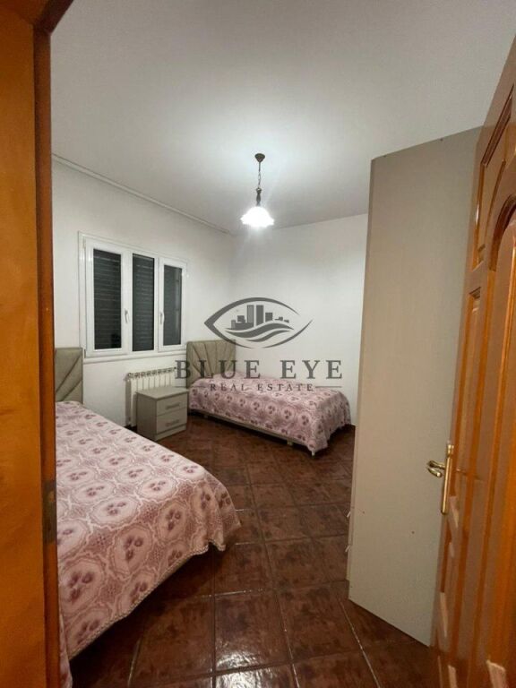 Vilë 3 kateshe 2+1+2 Me Qira në Plazh Hekurudha, Durrës