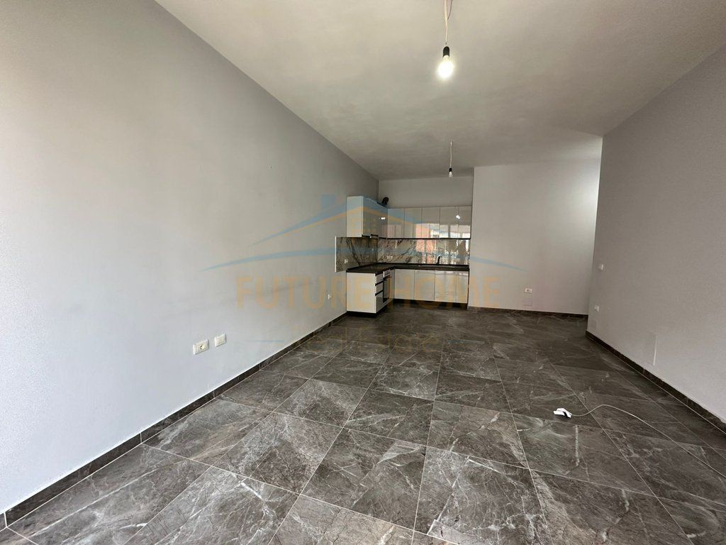 Disponiamo di un appartamento 1+1 più posto auto in affitto, Via 5 Maji.