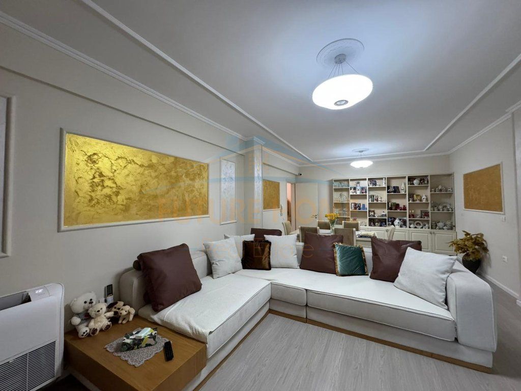 Shitet, Apartament 2+1+2, Stacioni i Trenit, Tiranë.