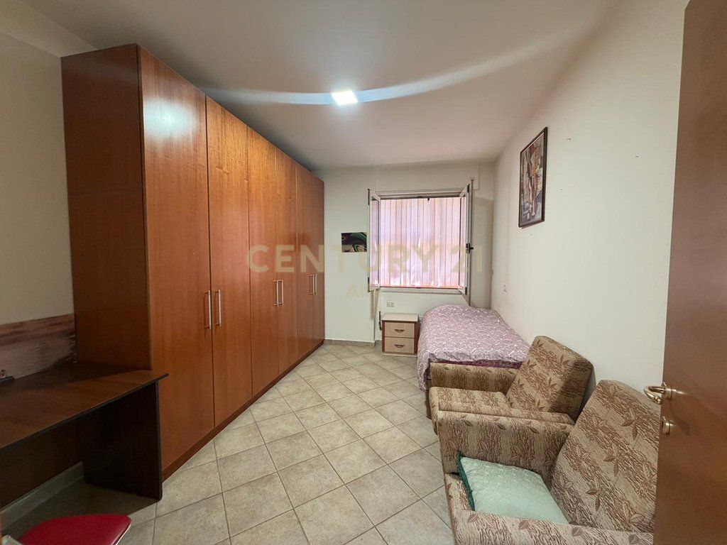 Shitet apartament 2+1+2 tualete prane Rruges Kosovarve!