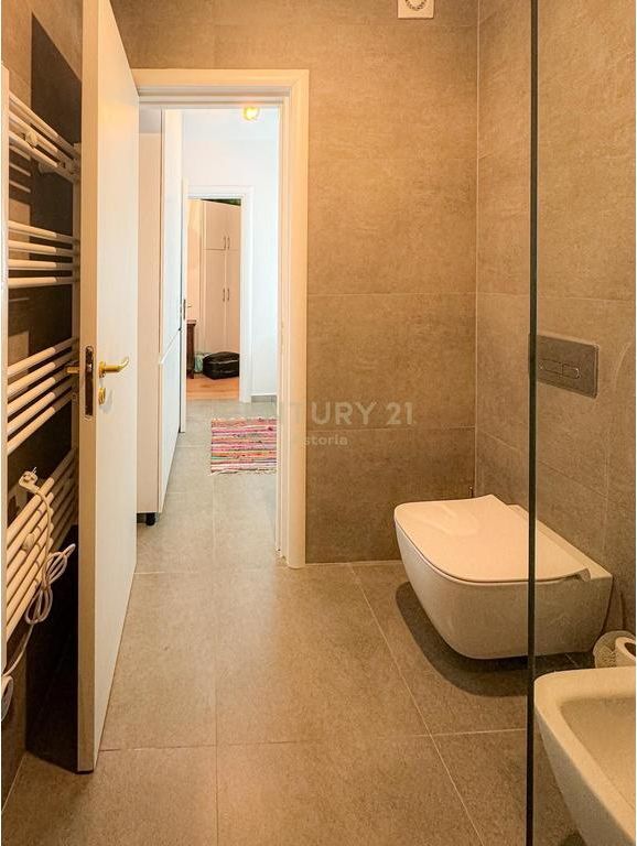 SHITET APARTAMENT 2+1 PRANE RRUGES SE KAVAJES