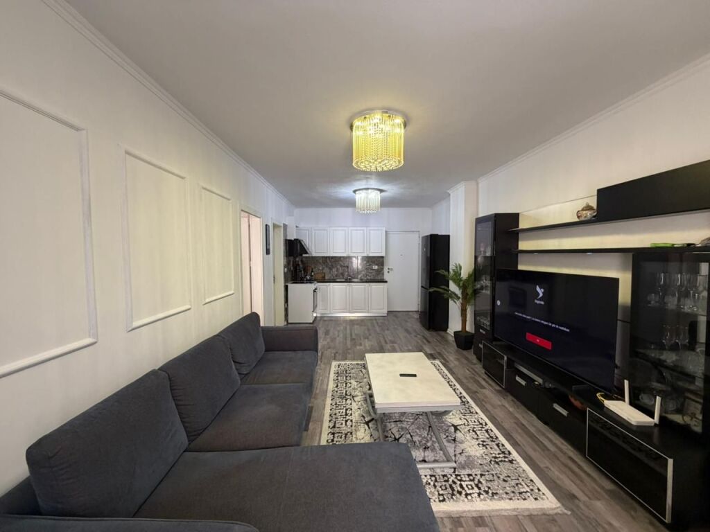 Apartment 1+1 for rent at Komuna e Parisit.