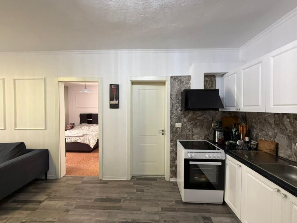 Apartment 1+1 for rent at Komuna e Parisit.