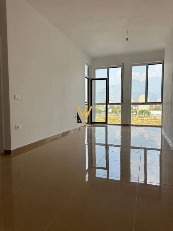 JEPET ZYRE 71 M2 ME QERA TE BULEVARDI I RI 60.000 LEKE