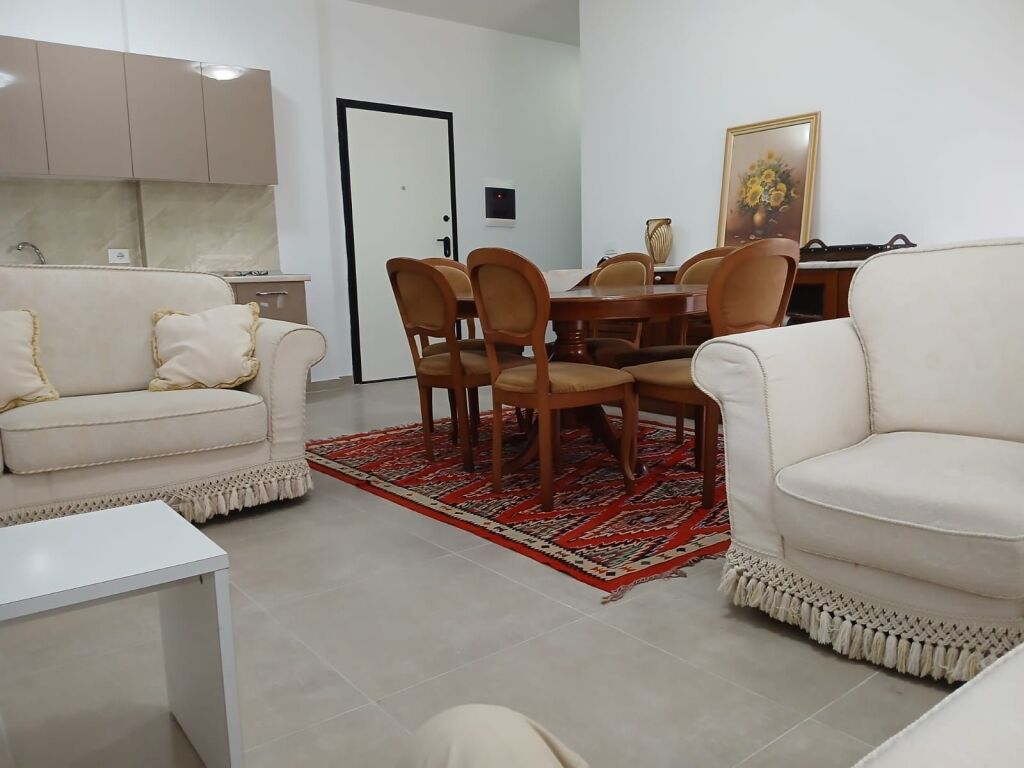 Jepet apartament 2+1+2 me qira tek Rruga 5 Maji .
