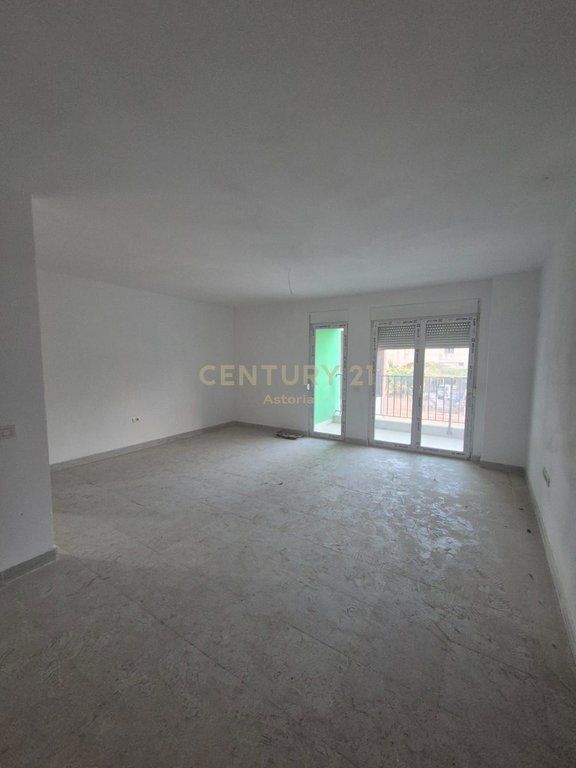 APARTAMENT 3+1+2 PER QIRA NE RRUGEN 5 MAJI