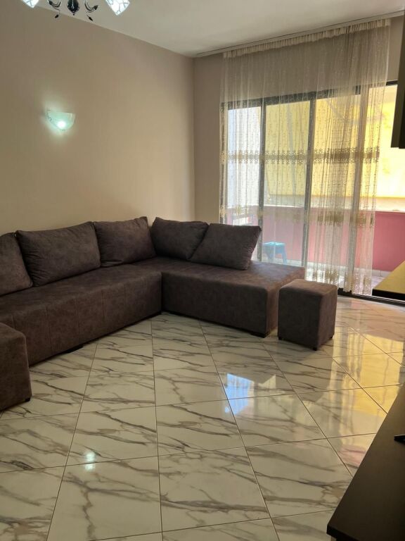 Jepet me qera apartment 2+1 te bar unik YZBERISHT 50000 lek mobiluar ashensor  