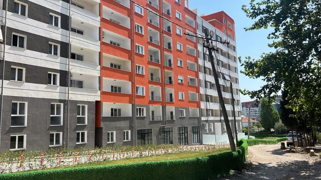 🏡 Shitet Apartament 2+1 në Yzberisht!