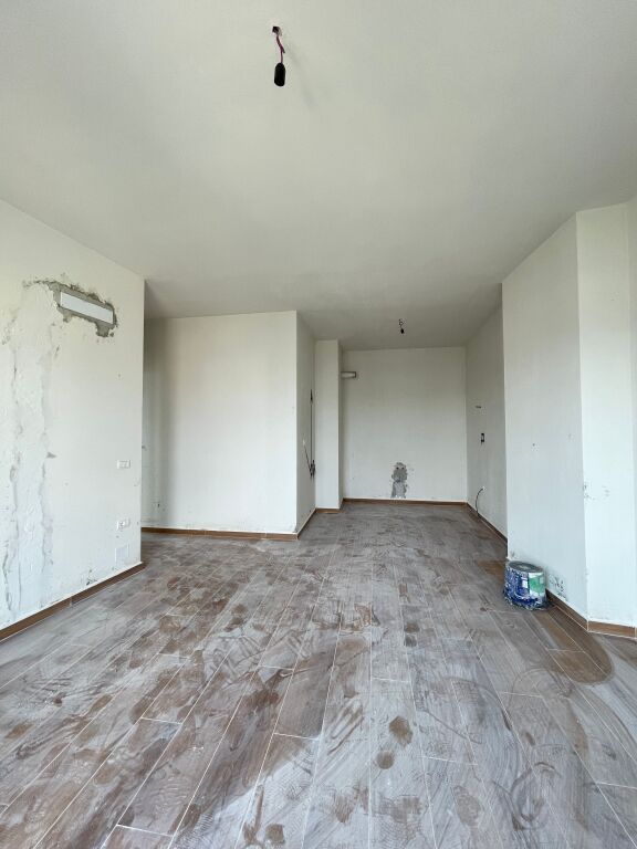 Shitet Apartament 2+1 tek Kmy Yzberisht