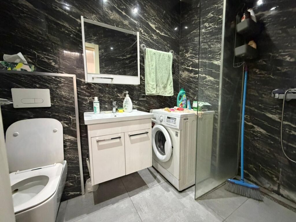 Apartment 1+1 for rent at Komuna e Parisit.
