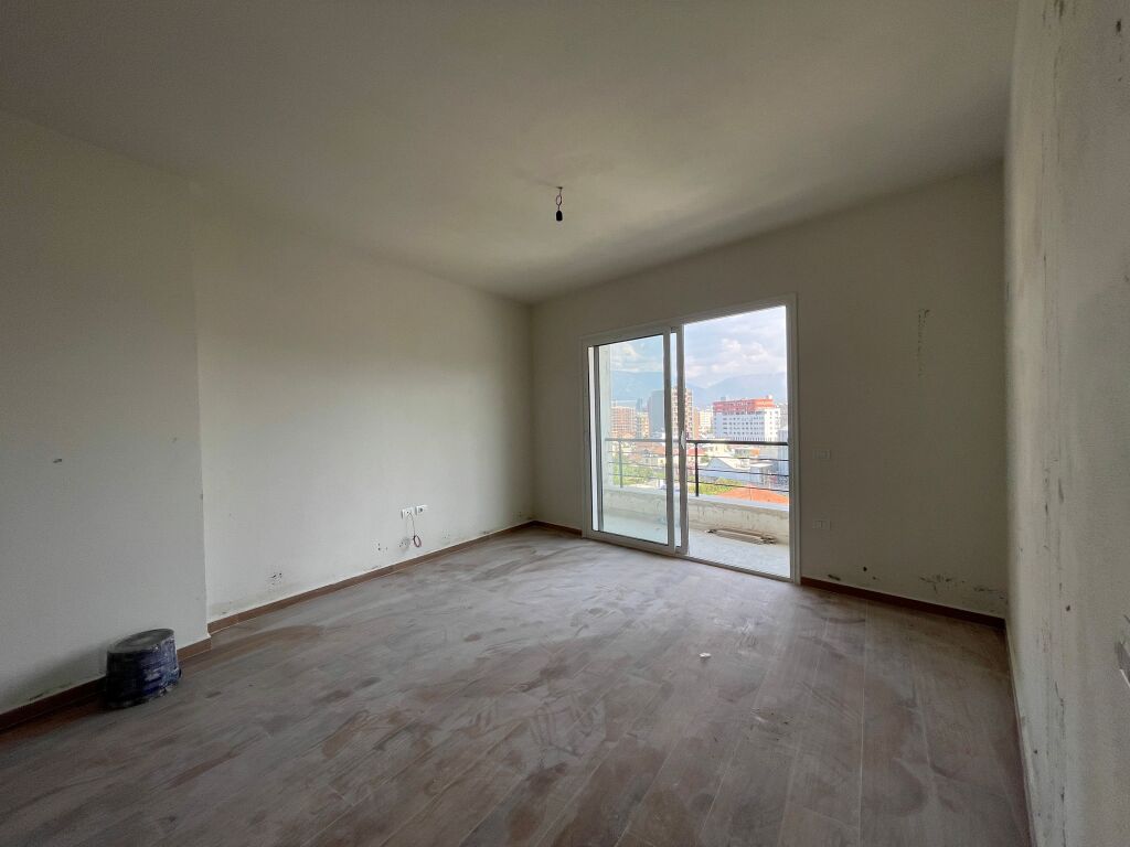 Shitet Apartament 2+1 tek Kmy Yzberisht