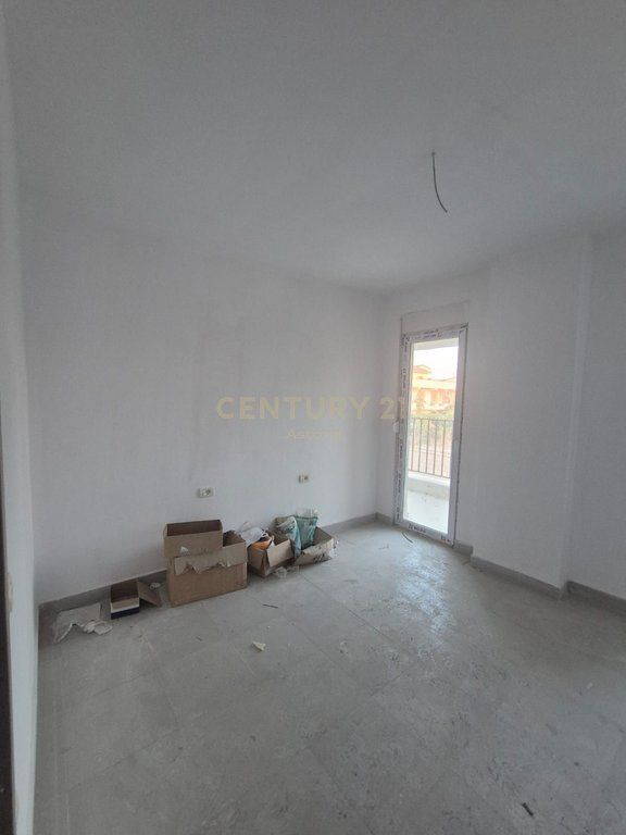 APARTAMENT 3+1+2 PER QIRA NE RRUGEN 5 MAJI