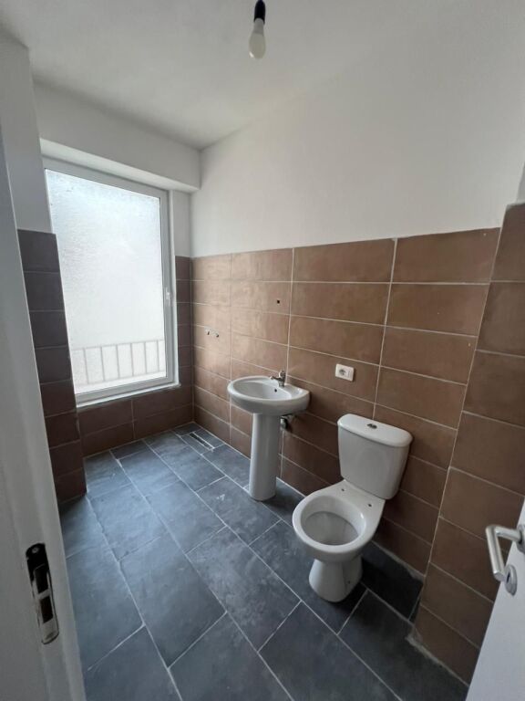 Apartament me Qira / Në Shitje në Shijak