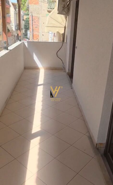 JEPET ZYRE 110 M2 ME QERA NE BLLOK 90.000 LEKE