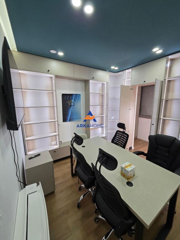 OFFICE FOR RENT 75 M2 "CONCORD CENTER, 21 DECEMBER" 100,000 LEKE