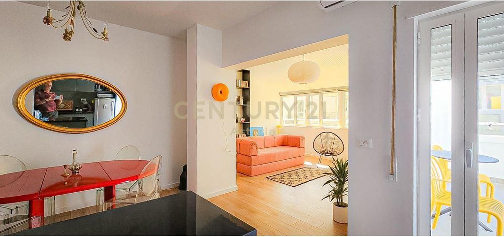 SHITET APARTAMENT 2+1 PRANE RRUGES SE KAVAJES