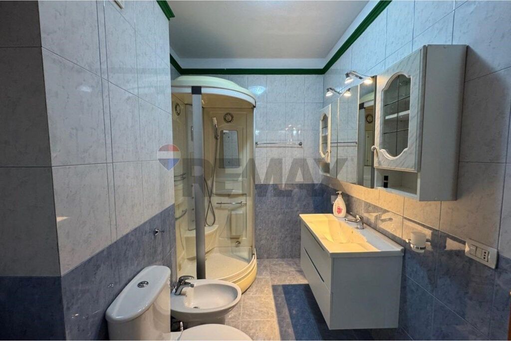 APARTAMENT 3+1+2 PER SHITJE , TRENI