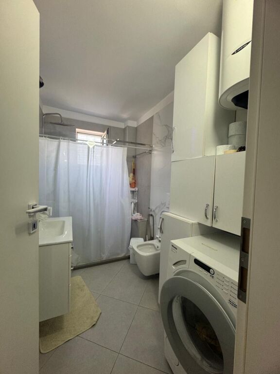 Apartament 1+1 per qera tek Rruga e kavajes !