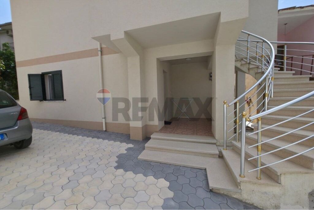 Apartament - Për Qira - Qyteti Studenti, Tiranë