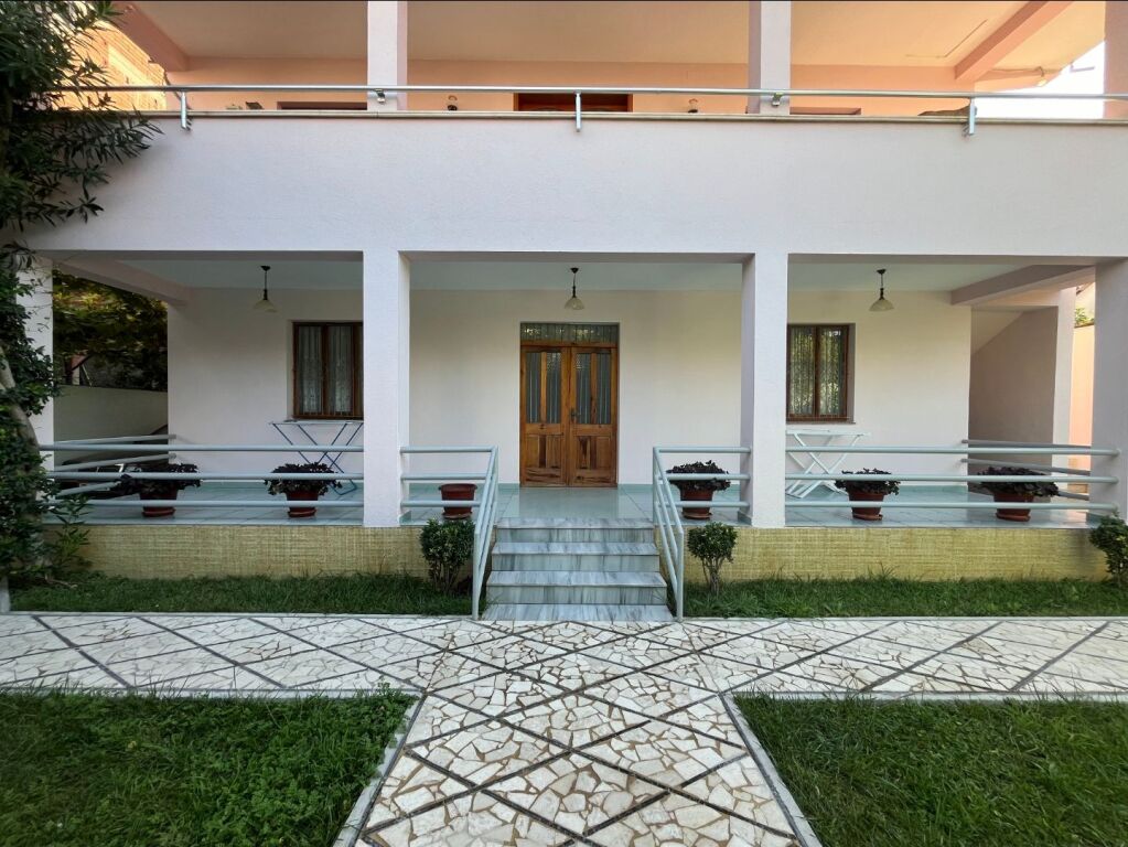 Tirane, house for rent 2+1+Balcony 1st Floor, 110 m² 600 € (Kristina Koljaka, 150m from American Hospital 2, Tirana)
