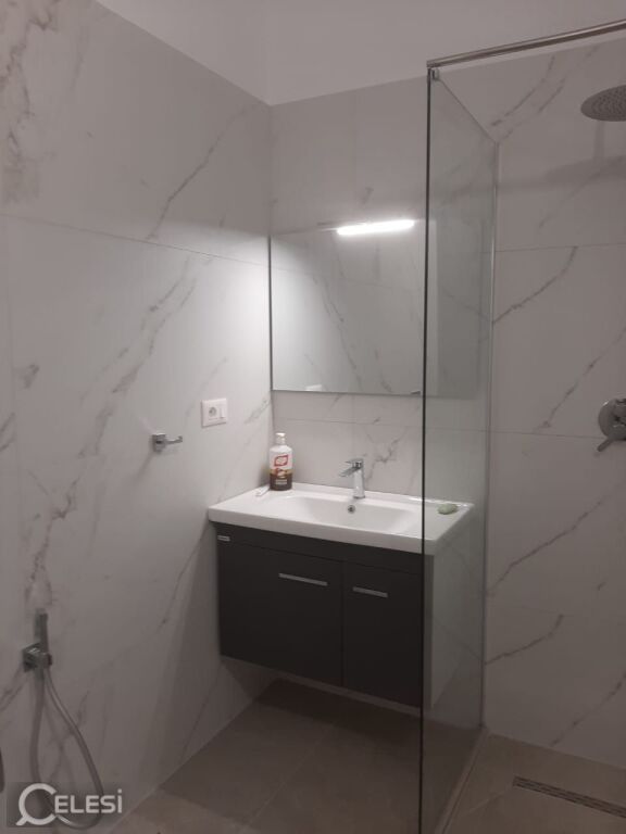 Affitto | Apartament 2 + 1 | Rruga Loni Ligori | 55.000 leke/mese