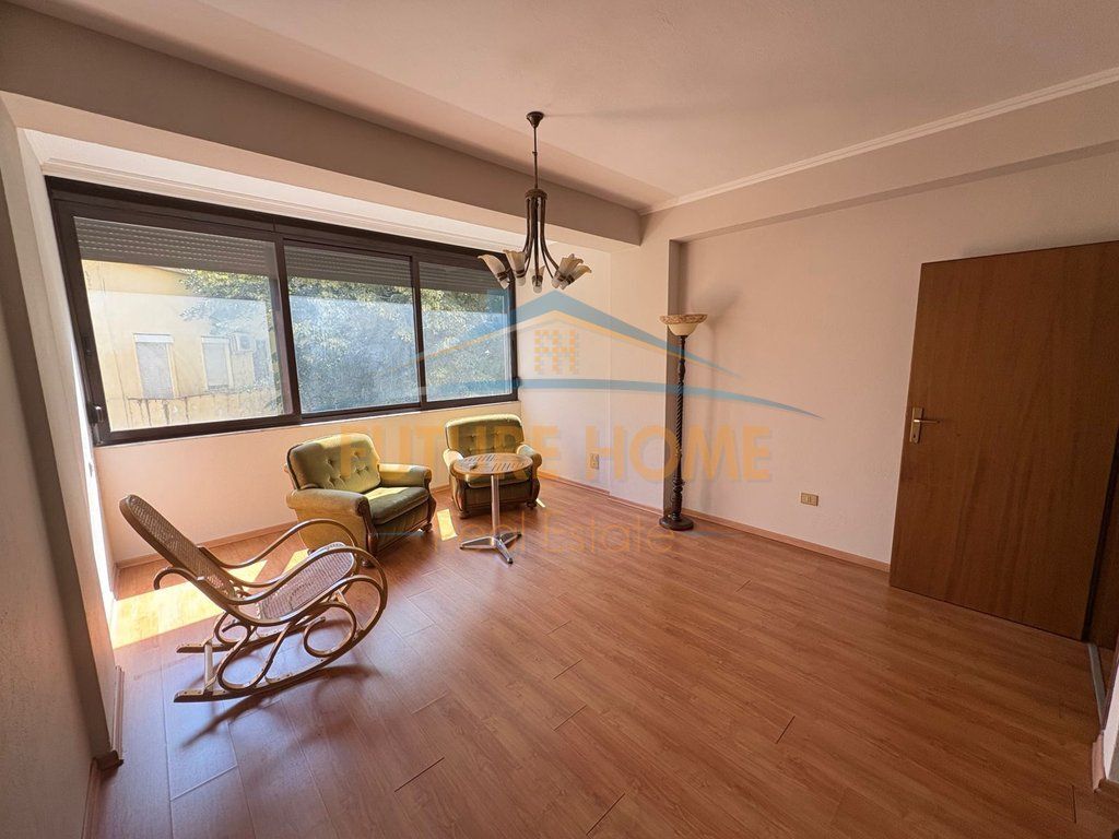 Qira, Apartament 2+1, Myslym Shyr