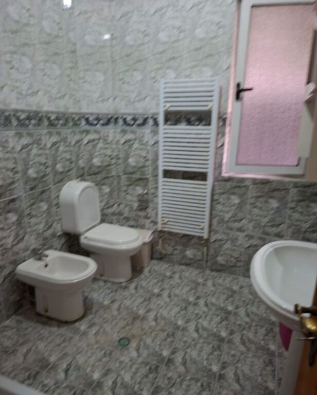 In affitto Appartamento 2+1, Komuna Parisit vicino a Kristal Center 650 mila lek vecchi