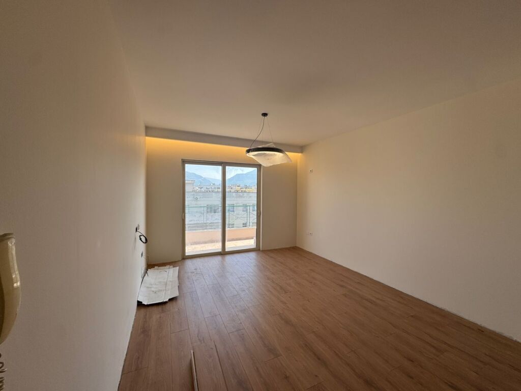 Shitet apartament 2+1+2, Astir