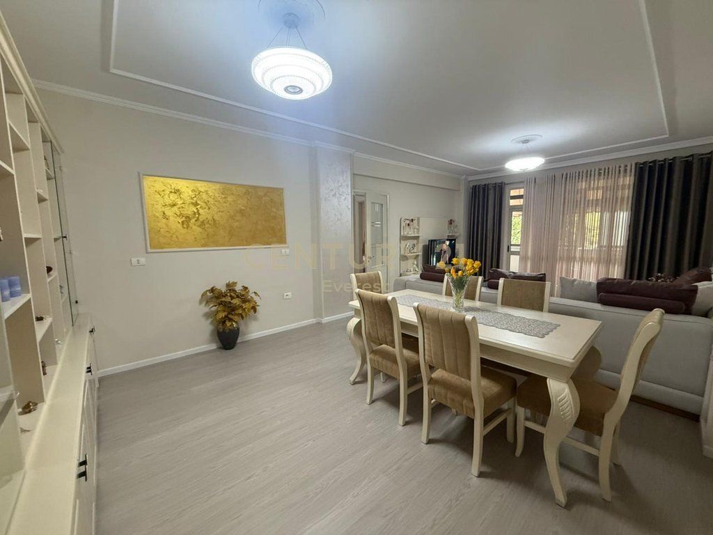 Apartment 2+1+2 for sale at Zogu Boulevard 1