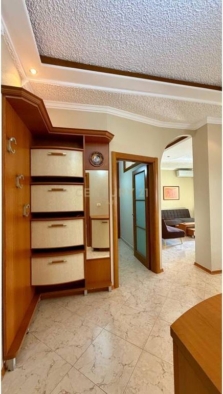 Apartament 2+1 me qira te Rruga e Kosovarve