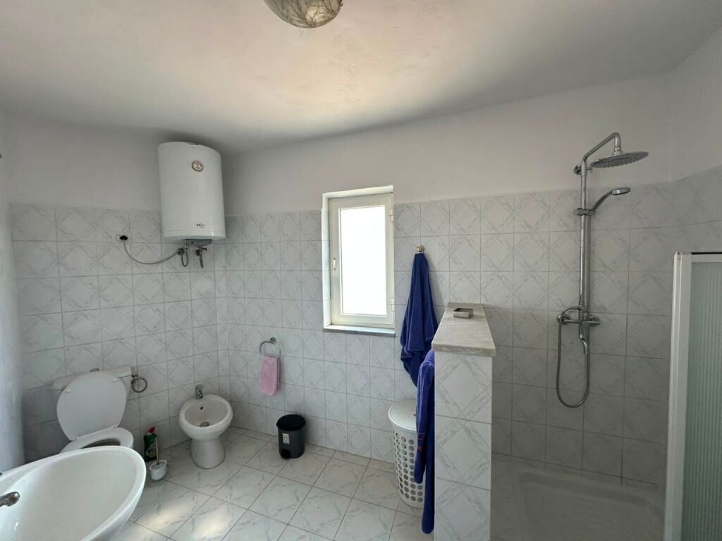 Apartament 1+1 per qera, Rr Elbasanit, Tirane.
