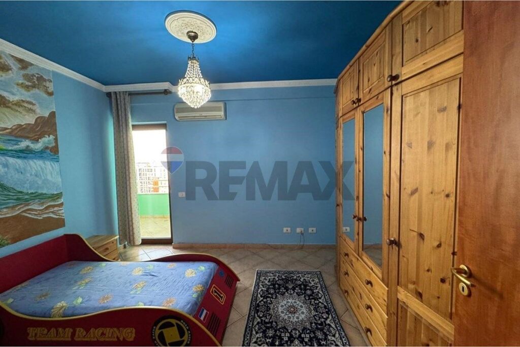 APARTAMENT 3+1+2 PER SHITJE , TRENI