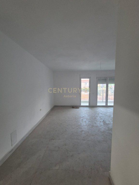 APARTAMENT 3+1+2 PER QIRA NE RRUGEN 5 MAJI