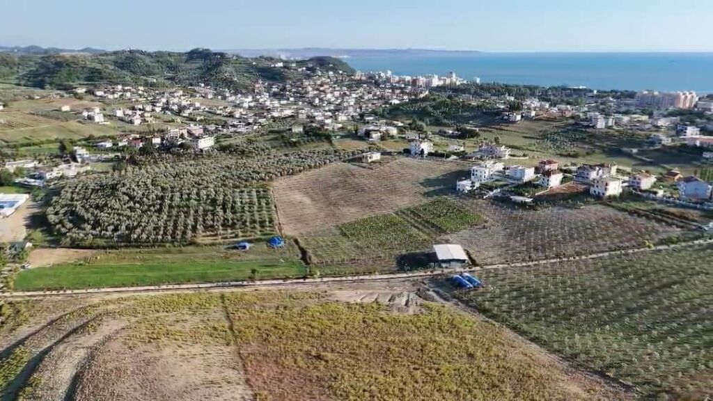 OKAZION, SHITET TOKE NE ARAPAJ, DURRES, 4 MINUTA LARG BREGDETIT ( 35 €/m² )