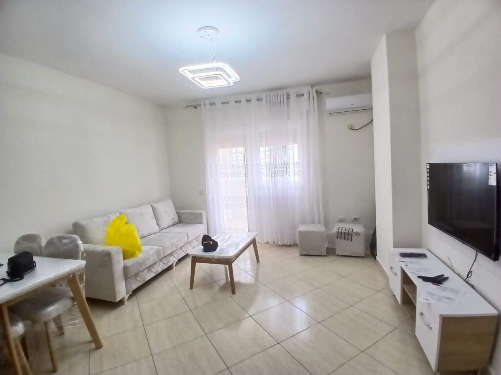 Jepet Me Qera Apartament 1+1+1 Ballkon