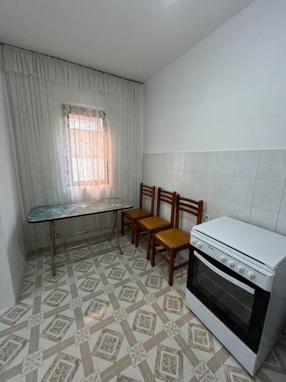 Tirane, house for rent 2+1+Balcony 1st Floor, 110 m² 600 € (Kristina Koljaka, 150m from American Hospital 2, Tirana)
