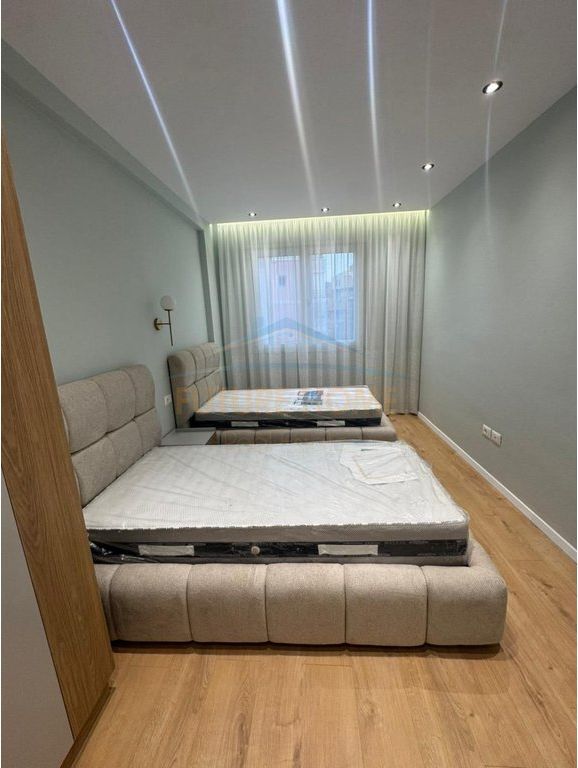 Shitet, Apartament 2+1, Misto Mame