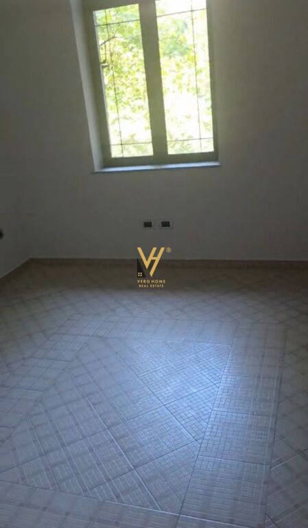JEPET ZYRE 110 M2 ME QERA NE BLLOK 90.000 LEKE
