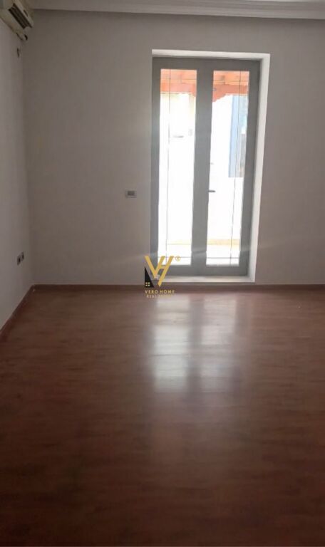 JEPET ZYRE 110 M2 ME QERA NE BLLOK 90.000 LEKE