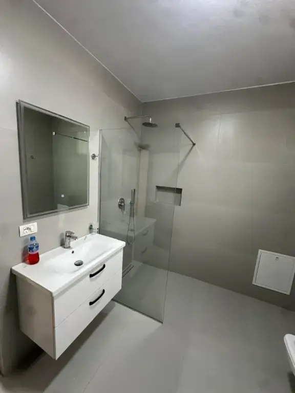 Rent | Shtëpi private 2 + 1+Ballkon | Rruga Balla | 400 €/month