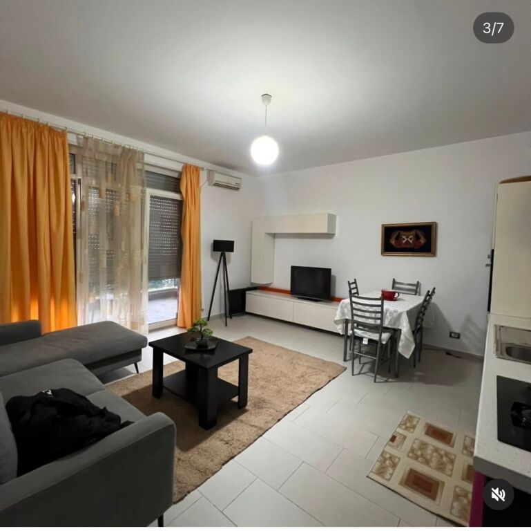Jepet me qera 1+1 mobiluar kopshti botanik 50000 lek