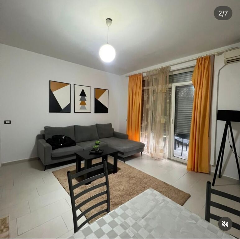 Jepet me qera 1+1 mobiluar kopshti botanik 50000 lek