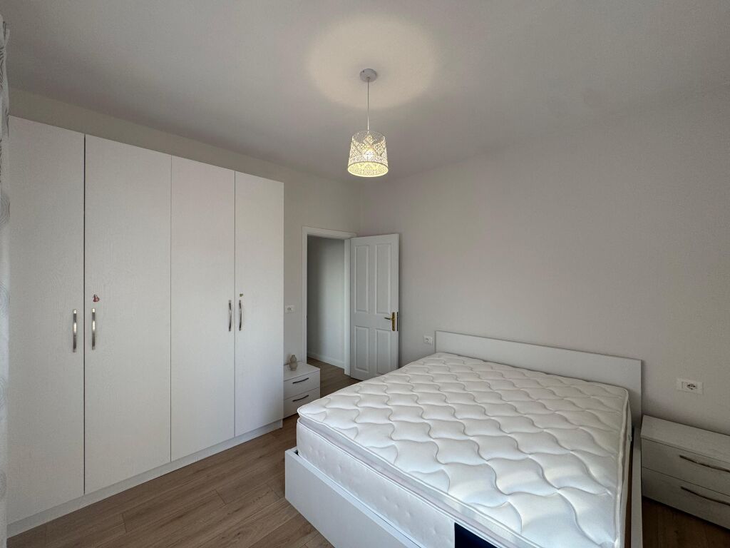 Affittasi appartamento 1+1 in Via Dibrës, vicino alla Medresa