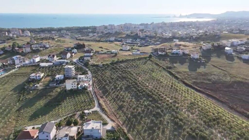 OKAZION, SHITET TOKE NE ARAPAJ, DURRES, 4 MINUTA LARG BREGDETIT ( 35 €/m² )